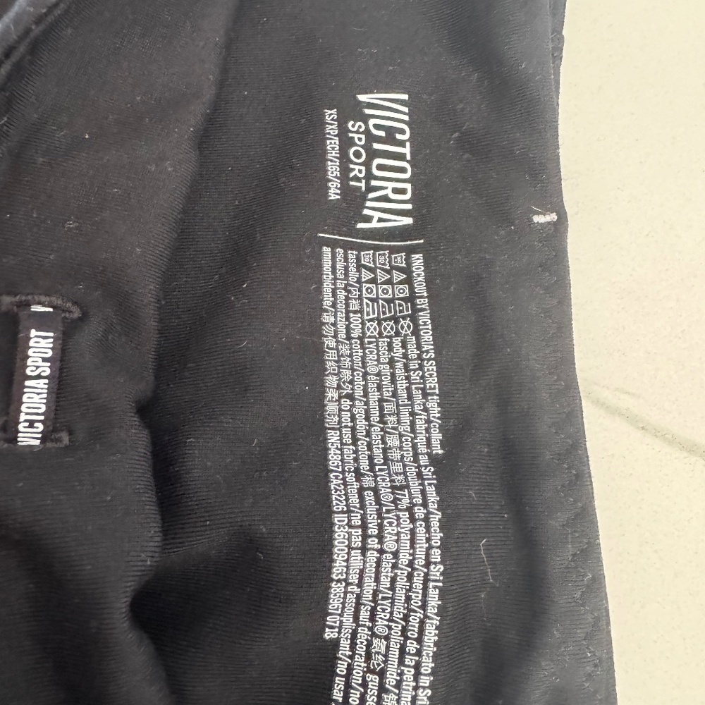 Victoria Sport Knockout High-Rise Leggings – XS, Black with Lattice Mesh Detail